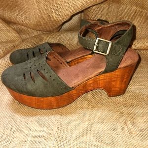 Women's 9.5 Green Clog Heels